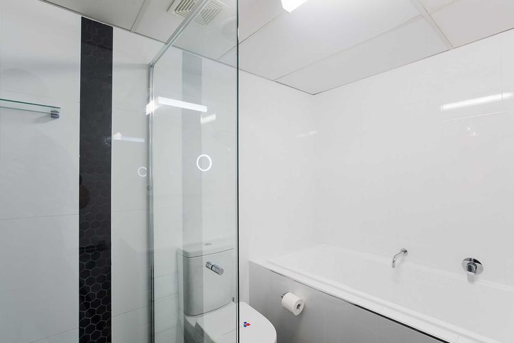 Nelson Towers, 9/71a Victoria Parade – unit in the heart of Nelson Bay with water views, air conditioning and Wi-Fi