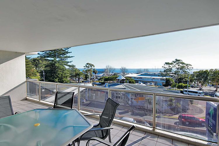 Nelson Towers, 9/71a Victoria Parade – unit in the heart of Nelson Bay with water views, air conditioning and Wi-Fi