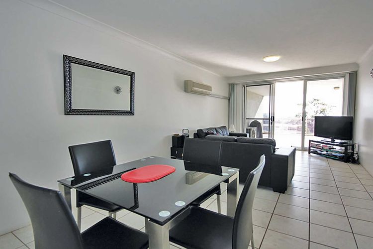 Nelson Towers, 9/71a Victoria Parade – unit in the heart of Nelson Bay with water views, air conditioning and Wi-Fi