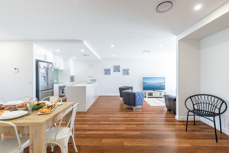 The Shoal, 503/4-8 Bullecourt Street – Avra Seabreeze – views, linen,lift and air con