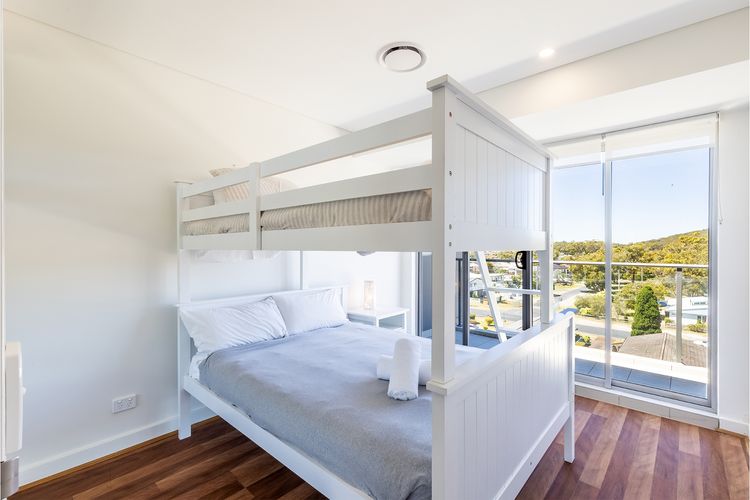 The Shoal, 503/4-8 Bullecourt Street – Avra Seabreeze – views, linen,lift and air con