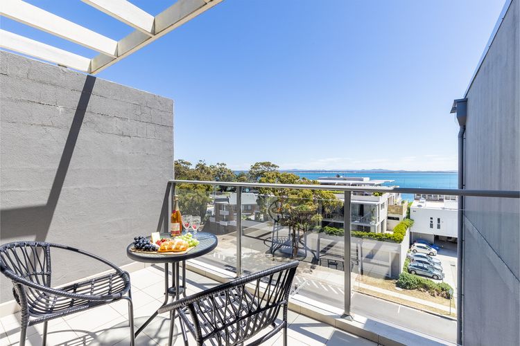 The Shoal, 503/4-8 Bullecourt Street – Avra Seabreeze – views, linen,lift and air con