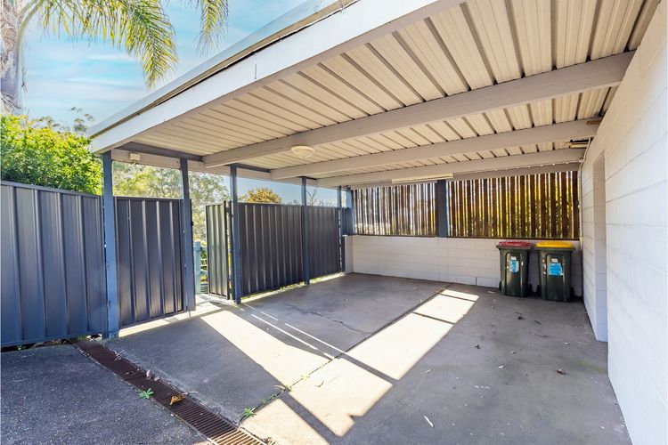Baggies On Dutchies, 9 Burbong Street – Large pet friendly house with spectacular waterviews, Wi-Fi and air con