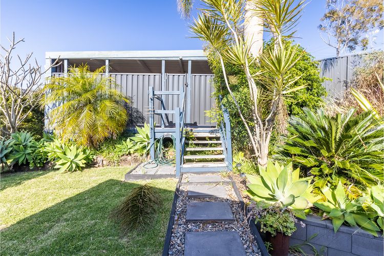 Baggies On Dutchies, 9 Burbong Street – Large pet friendly house with spectacular waterviews, Wi-Fi and air con