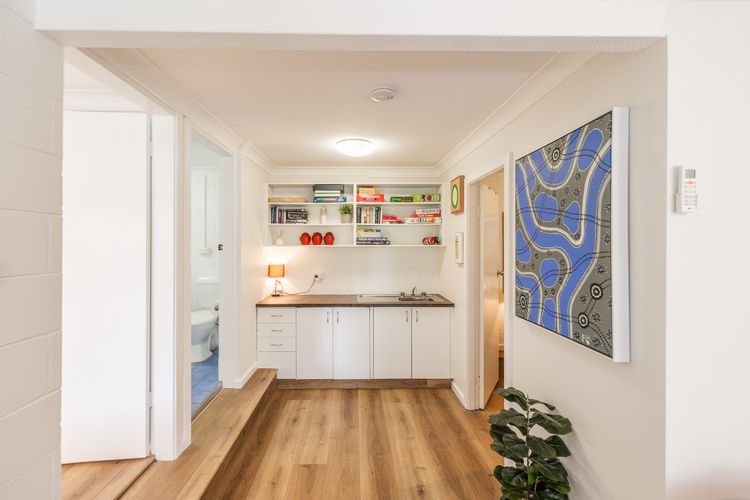 Baggies On Dutchies, 9 Burbong Street – Large pet friendly house with spectacular waterviews, Wi-Fi and air con