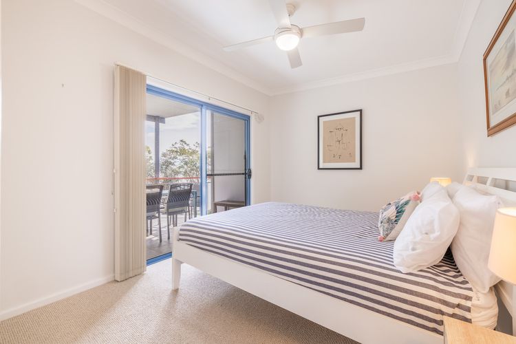 Baggies On Dutchies, 9 Burbong Street – Large pet friendly house with spectacular waterviews, Wi-Fi and air con