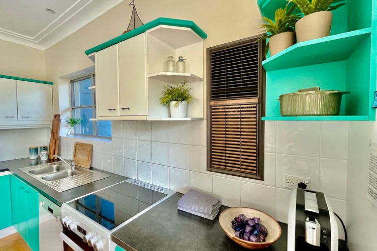 Banyan, 14 Montevideo Parade – Spacious pet friendly property with air con and WiFi