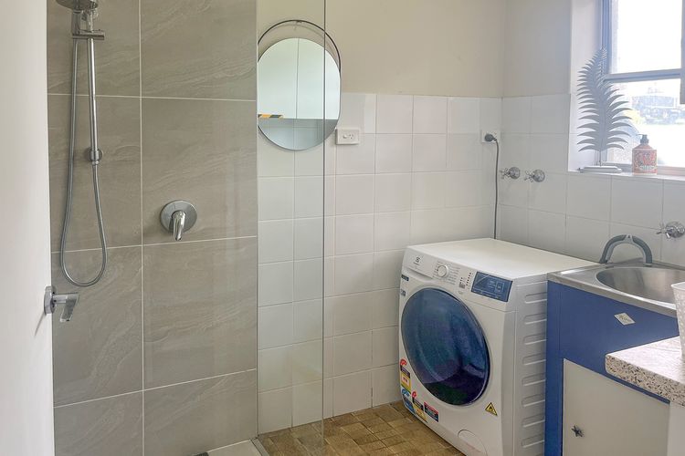 Banyan, 14 Montevideo Parade – Spacious pet friendly property with air con and WiFi