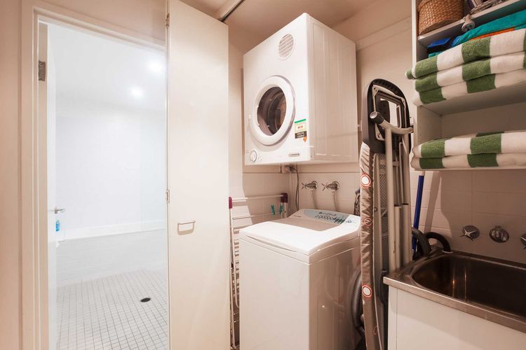 Beach House 7, 26 One Mile Close – air conditioned, wifi, foxtel, linen