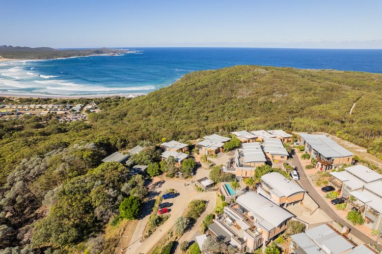 Beach House 7 – Air Conditioned, Wi-Fi, Foxtel, Linen, Communal Pool and Spa