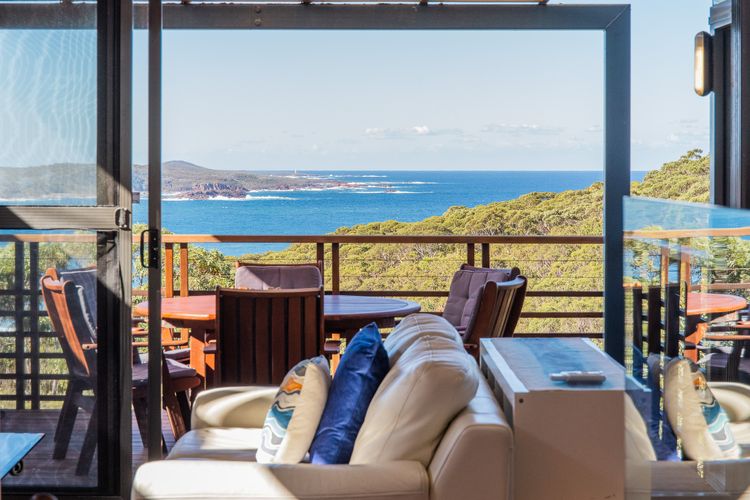 Beach House 7 – Air Conditioned, Wi-Fi, Foxtel, Linen, Communal Pool and Spa