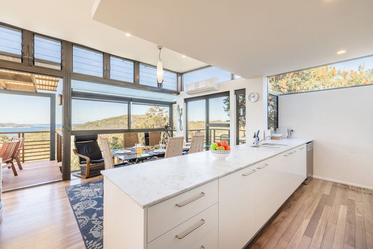 Beach House 7 – Air Conditioned, Wi-Fi, Foxtel, Linen, Communal Pool and Spa