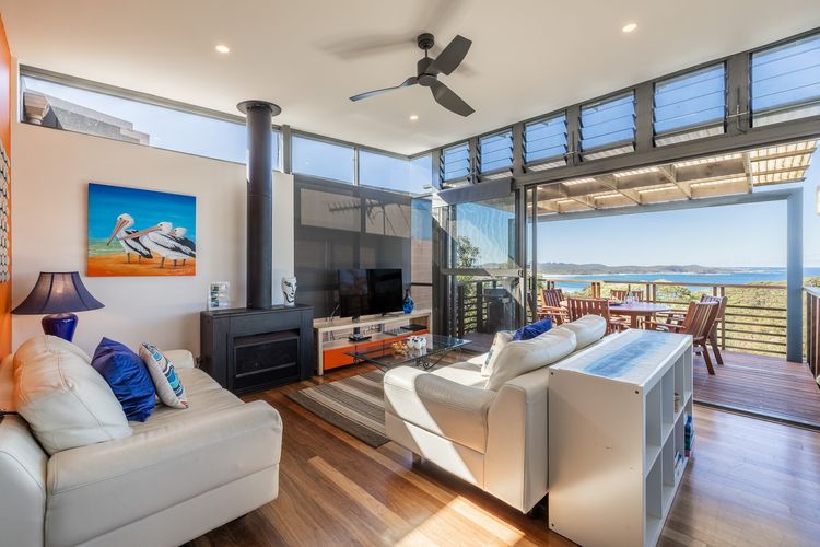 Beach House 7 – Air Conditioned, Wi-Fi, Foxtel, Linen, Communal Pool and Spa
