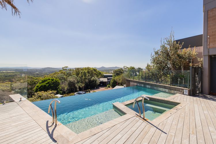Beach House 7 – Air Conditioned, Wi-Fi, Foxtel, Linen, Communal Pool and Spa