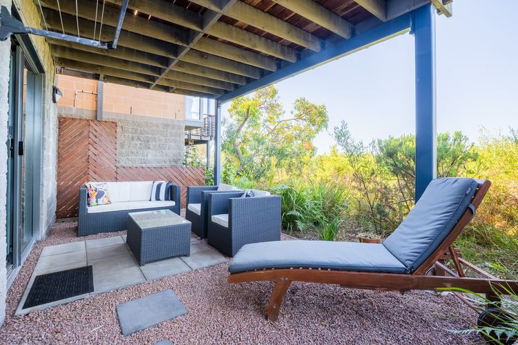 Beach House 7 – Air Conditioned, Wi-Fi, Foxtel, Linen, Communal Pool and Spa