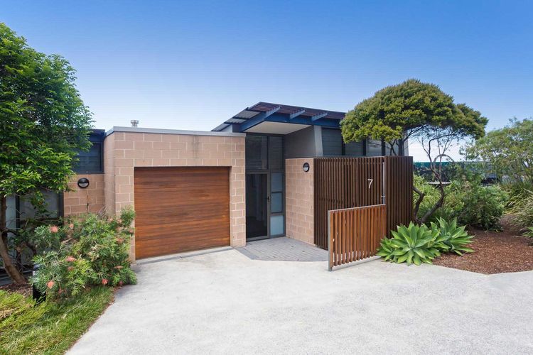 Beach House 7, 26 One Mile Close – air conditioned, wifi, foxtel, linen