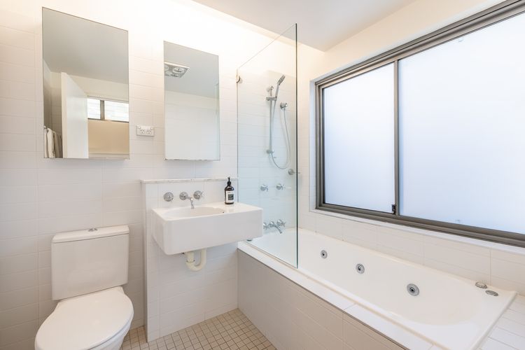 Beach House 7 – Air Conditioned, Wi-Fi, Foxtel, Linen, Communal Pool and Spa