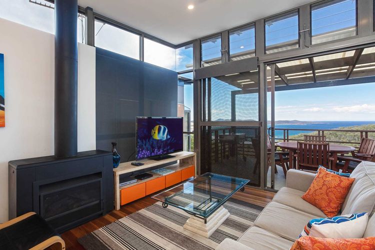 Beach House 7, 26 One Mile Close – air conditioned, wifi, foxtel, linen