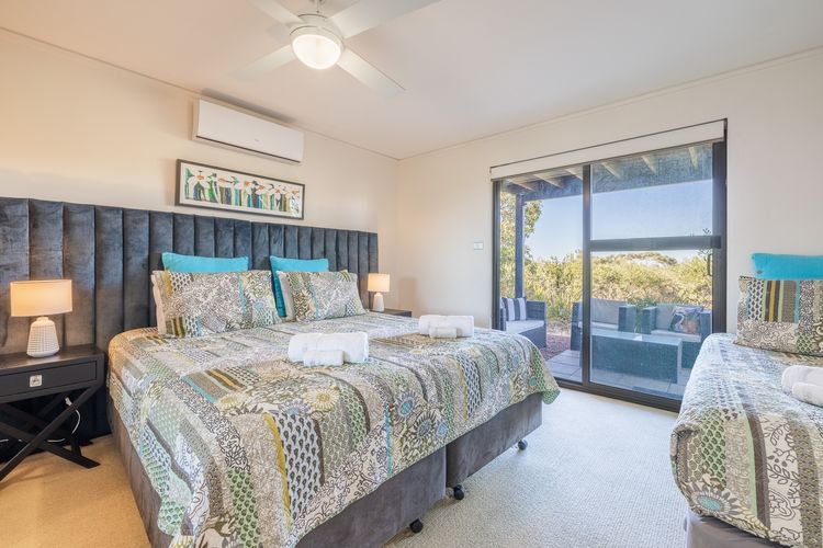 Beach House 7 – Air Conditioned, Wi-Fi, Foxtel, Linen, Communal Pool and Spa
