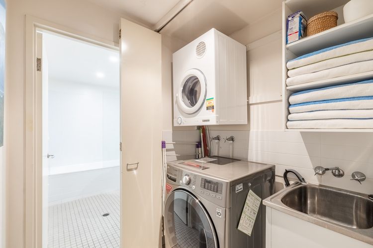 Beach House 7 – Air Conditioned, Wi-Fi, Foxtel, Linen, Communal Pool and Spa