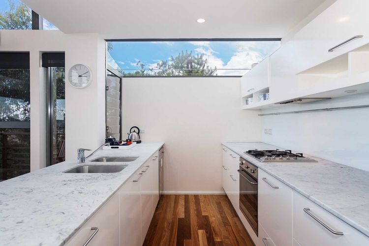 Beach House 7, 26 One Mile Close – air conditioned, wifi, foxtel, linen