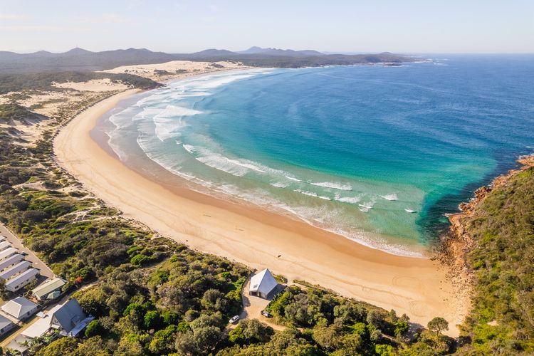 Beach House 7 – Air Conditioned, Wi-Fi, Foxtel, Linen, Communal Pool and Spa