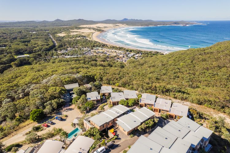 Beach View At One Mile, 8/26 One Mile Close – Views, Infinity complex pool & Wi-Fi