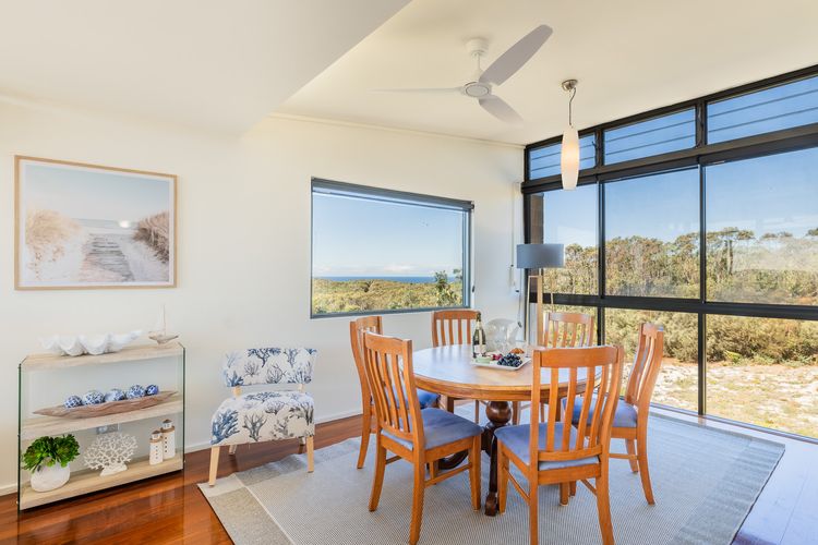 Beach View At One Mile, 8/26 One Mile Close – Views, Infinity complex pool & Wi-Fi