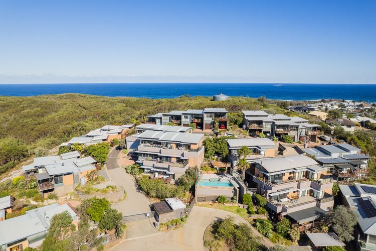 Beach View At One Mile, 8/26 One Mile Close – Views, Infinity complex pool & Wi-Fi