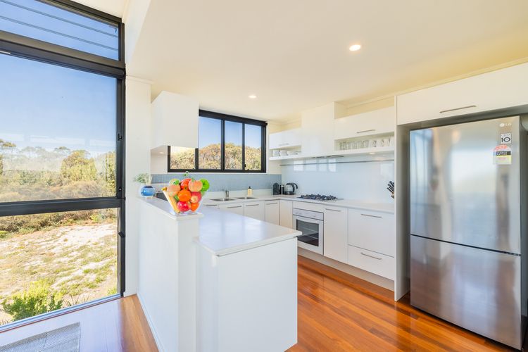 Beach View At One Mile, 8/26 One Mile Close – Views, Infinity complex pool & Wi-Fi