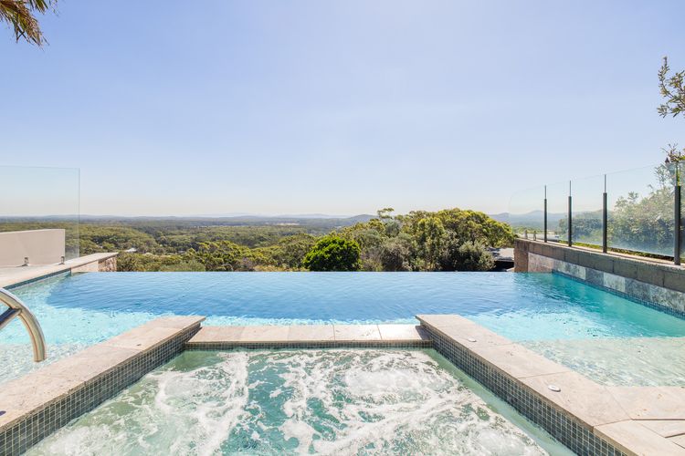 Beach View At One Mile, 8/26 One Mile Close – Views, Infinity complex pool & Wi-Fi