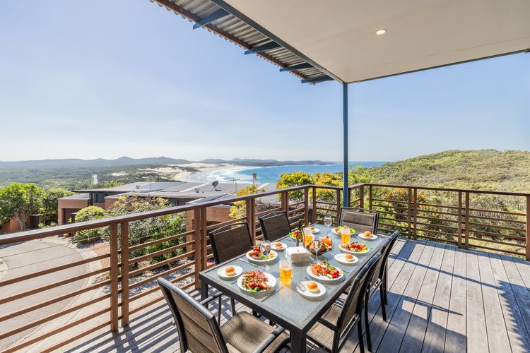 Beach View At One Mile, 8/26 One Mile Close – Views, Infinity complex pool & Wi-Fi
