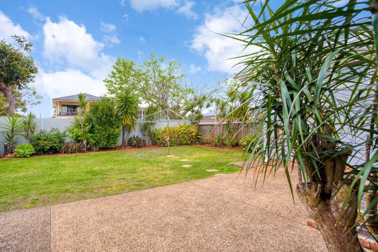 Beached Inn, 93 Foreshore Drive – Spacious beach front house