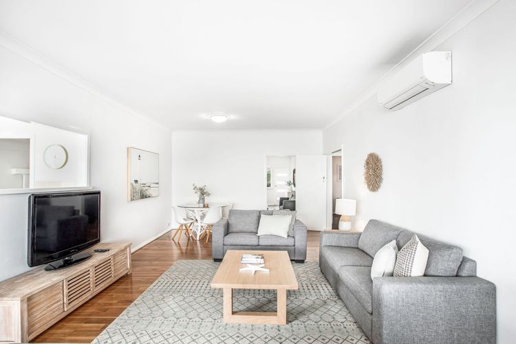 Beached Inn, 93 Foreshore Drive – Spacious beach front house