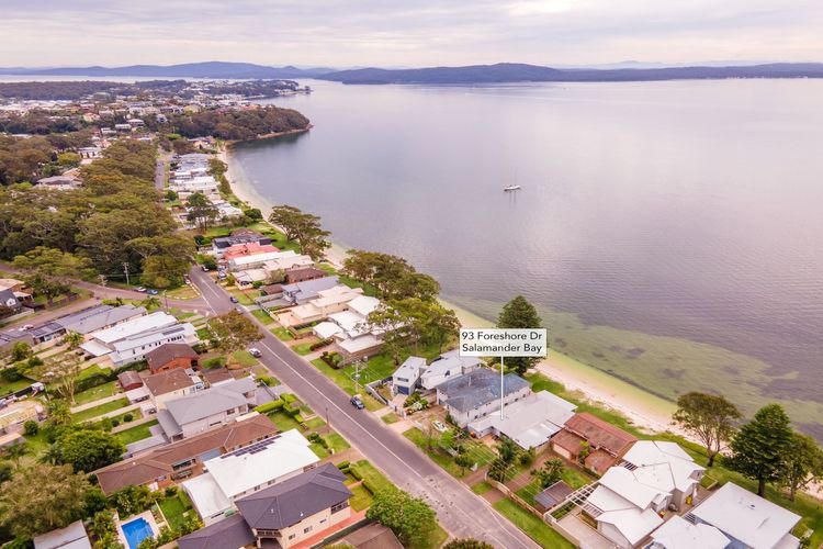 Beached Inn, 93 Foreshore Drive – Spacious beach front house