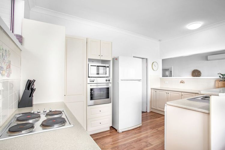 Beached Inn, 93 Foreshore Drive – Spacious beach front house