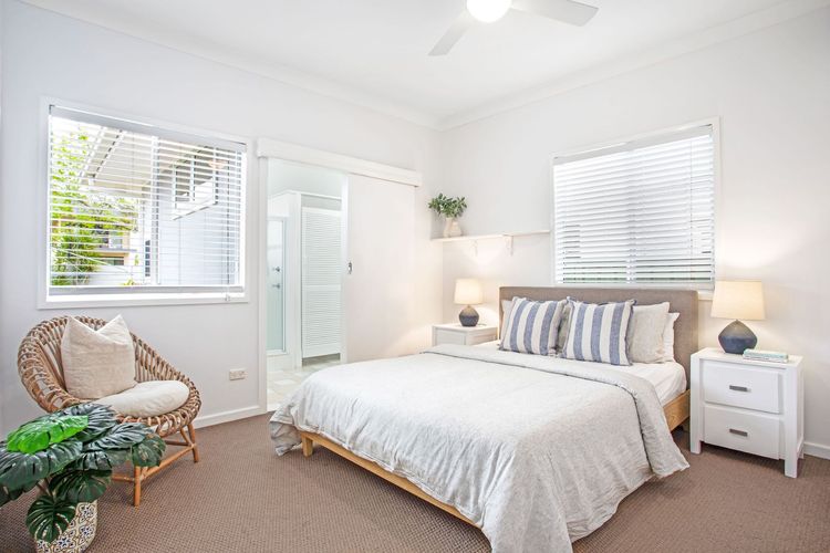 Beached Inn, 93 Foreshore Drive – Spacious beach front house