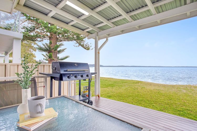 Beached Inn, 93 Foreshore Drive – Spacious beach front house