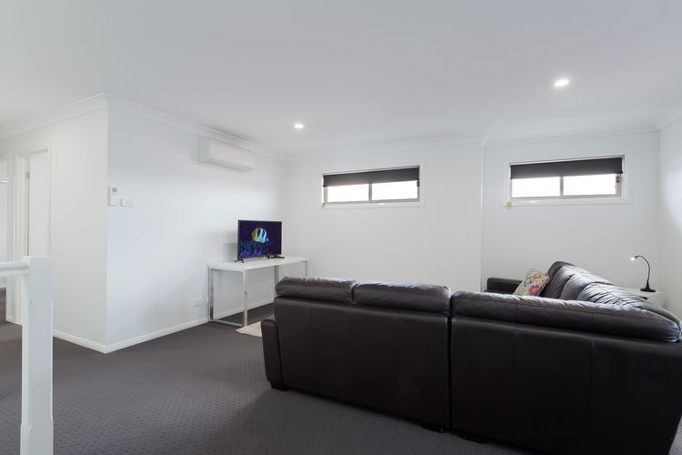 Birubi Breezes, 2/7 Fitzroy St – Large Duplex with Air Conditioning, WIFI & only 5 minute walk to the beach