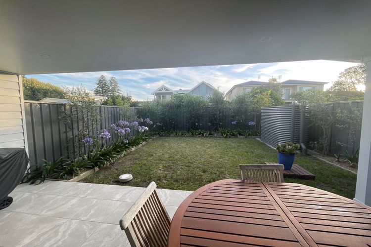 Birubi Breezes, 2/7 Fitzroy St – Large Duplex with Air Conditioning, WIFI & only 5 minute walk to the beach