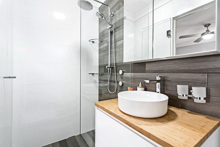 Carindale, 10/19 Dowling Street – Ground floor unit close to pool and tennis court, Wi-Fi, foxtel, linen and bed making supplied