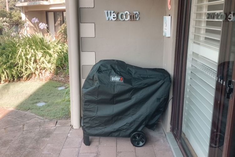 Carindale, 10/19 Dowling Street – Ground floor unit close to pool and tennis court, Wi-Fi, foxtel, linen and bed making supplied