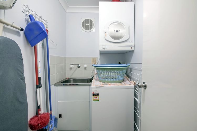 Carindale, 10/19 Dowling Street – Ground floor unit close to pool and tennis court, Wi-Fi, foxtel, linen and bed making supplied