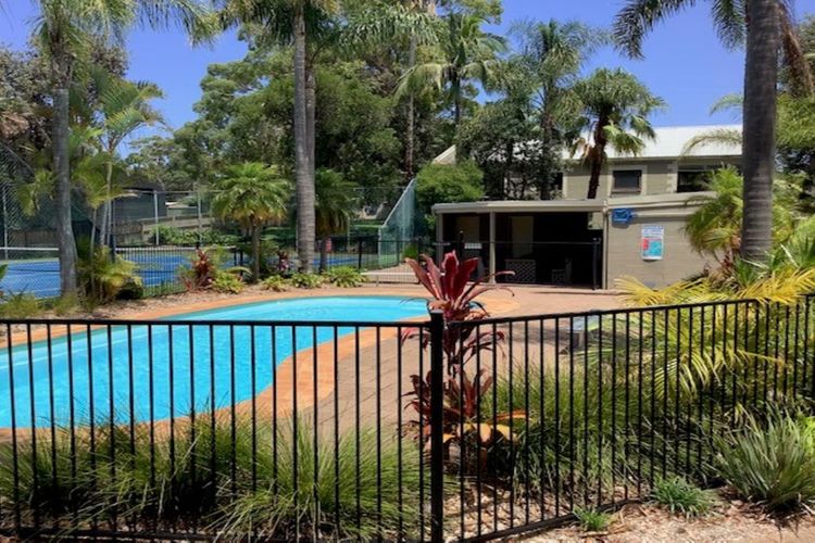 Carindale, 10/19 Dowling Street – Ground floor unit close to pool and tennis court, Wi-Fi, foxtel, linen and bed making supplied