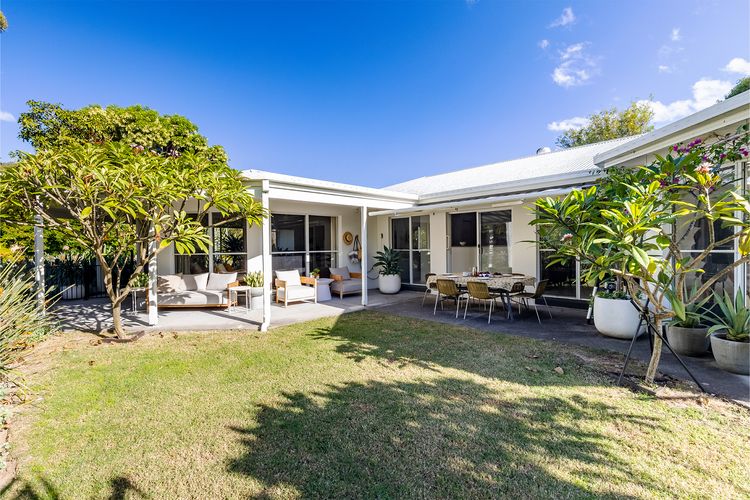 Celeste, 26 Bonito Street – Tranquil, Stylish & Pet friendly