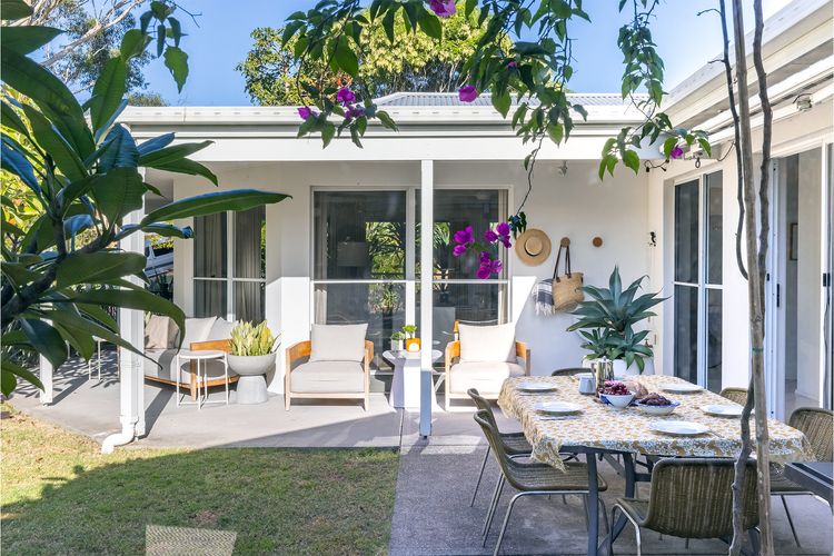 Celeste, 26 Bonito Street – Tranquil, Stylish & Pet friendly