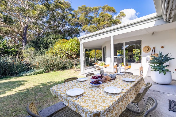 Celeste, 26 Bonito Street – Tranquil, Stylish & Pet friendly