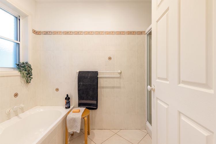 Celeste, 26 Bonito Street – Tranquil, Stylish & Pet friendly