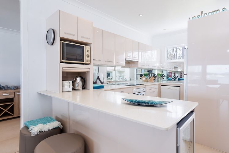 Casa Martins, 219 Foreshore Drive – Absolute Waterfront House