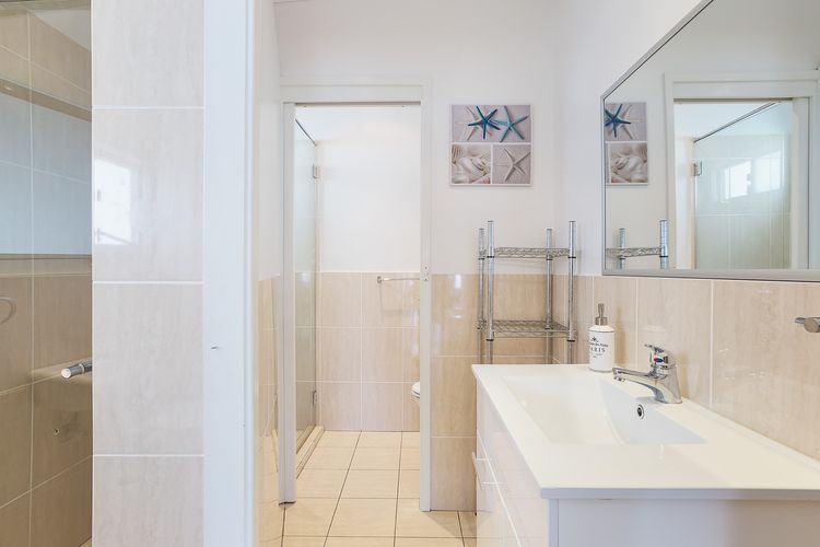Casa Martins, 219 Foreshore Drive – Absolute Waterfront House